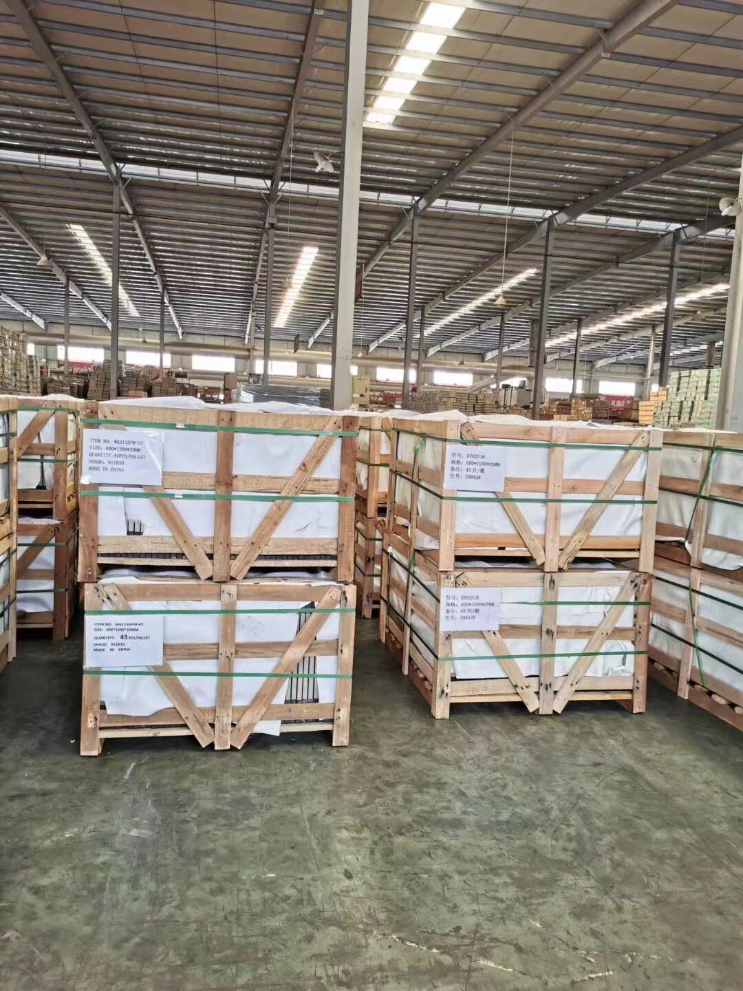 Container loading of wood look porcelain tile at Foshan factory for Kenya export