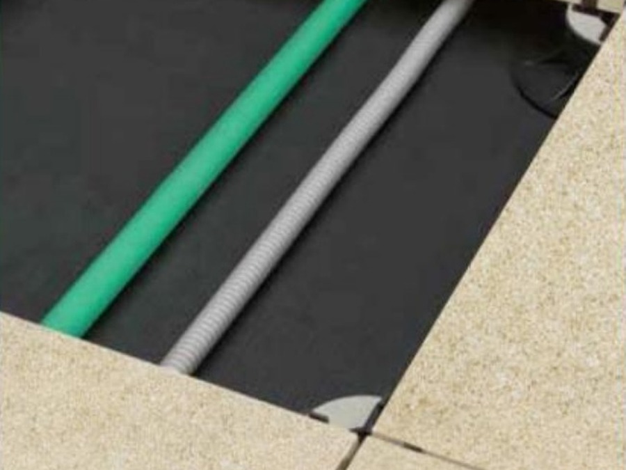 Service cavity below raised outdoor porcelain pavers
